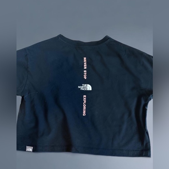Women’s Cropped Northface T-Shirt - Picture 2 of 3